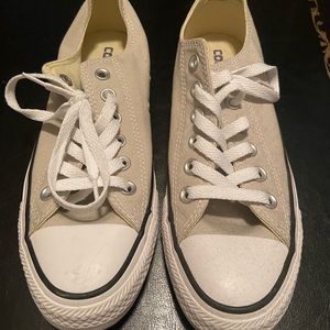 (Like new) Taupe Womens Converse